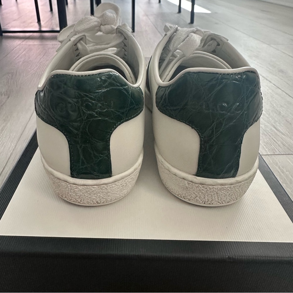Gucci White and Red Classic Sneakers - Picture 3 of 8